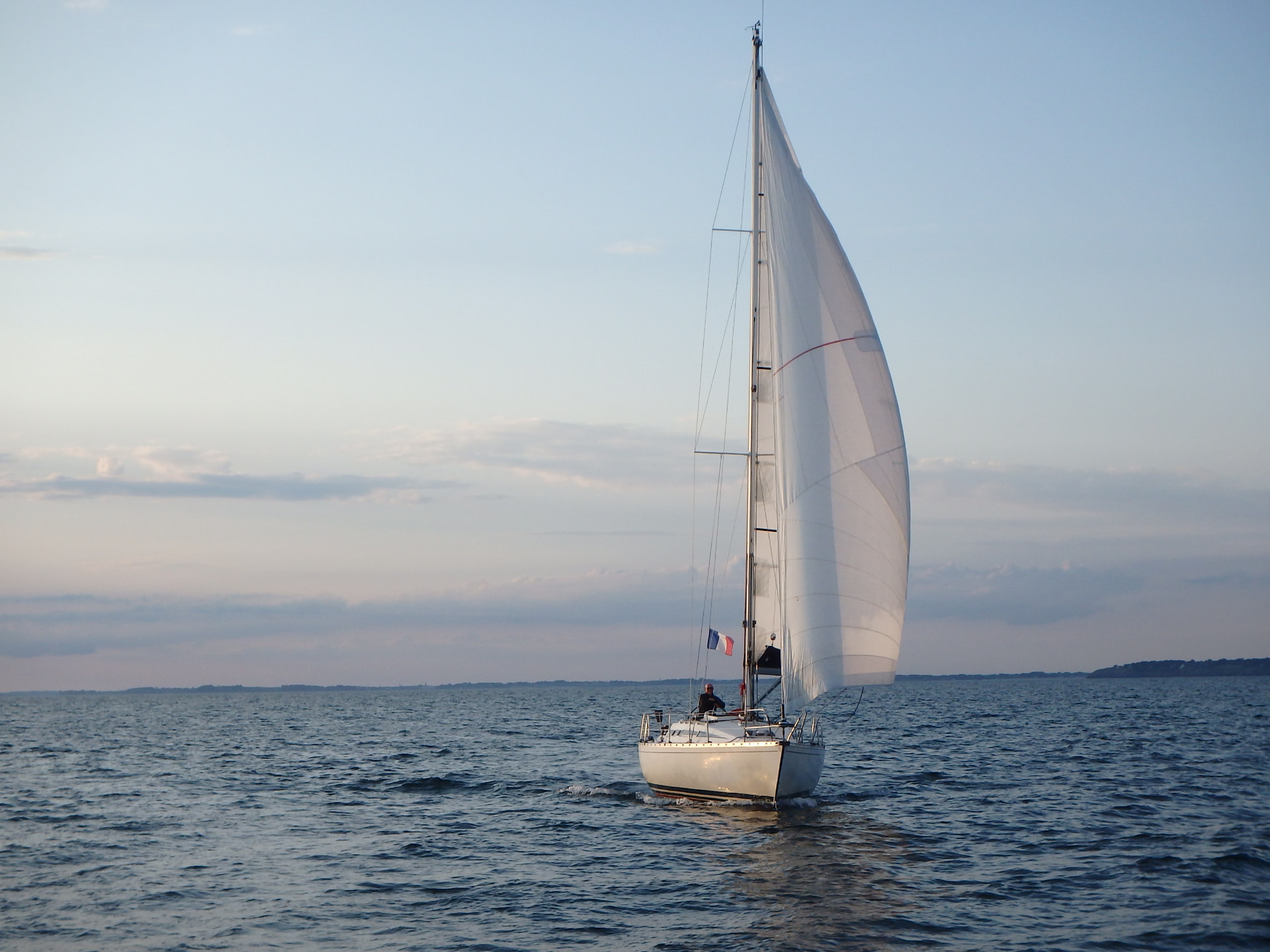 Voilier en navigation entre La Rochelle et la Bretagne